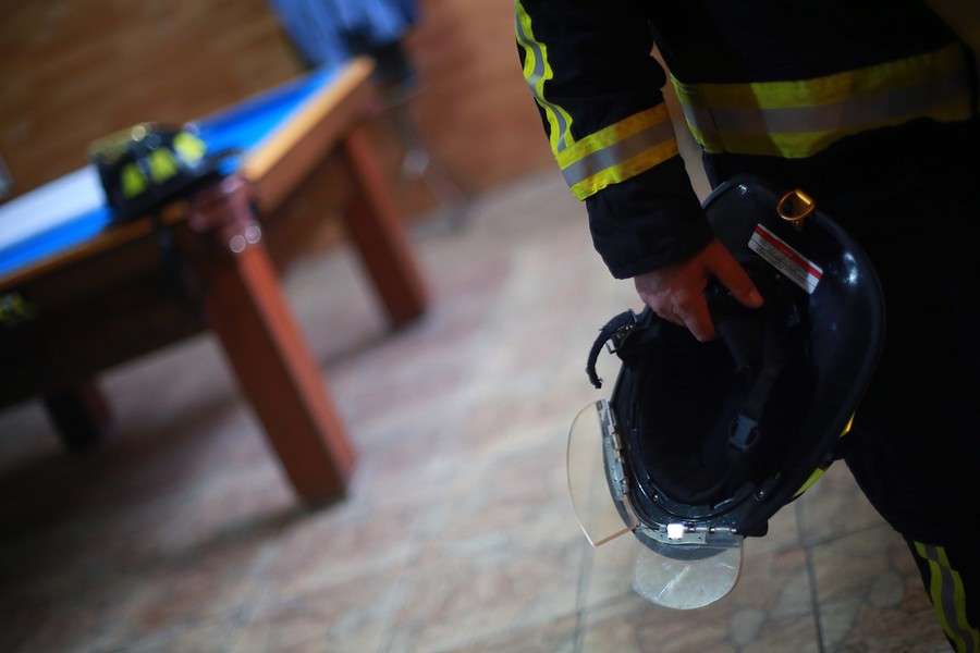 /seis-companias-de-bomberos-debieron-controlar-incendio-en-casas-de-antofagasta