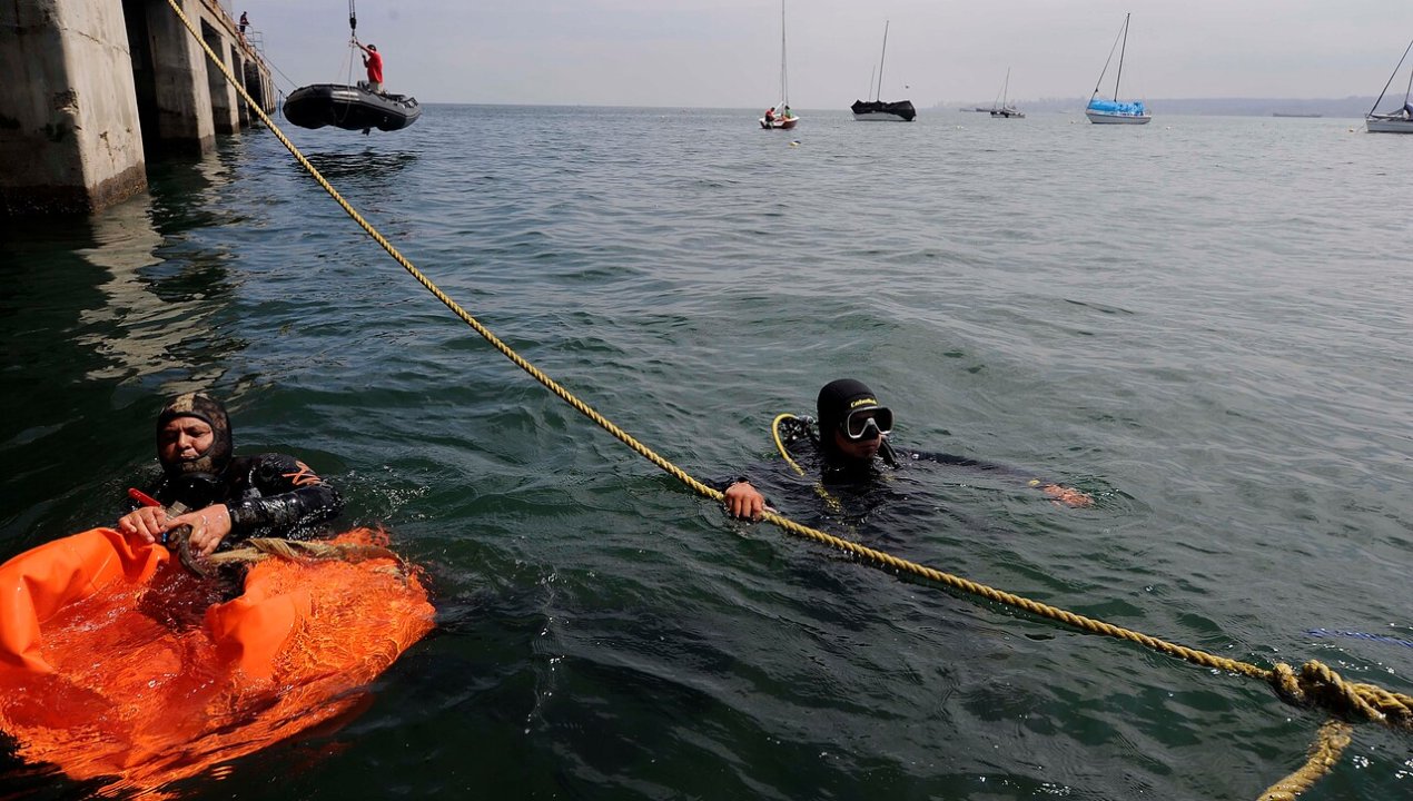 /valparaiso-mas-de-100-kilos-de-basura-submarina-fueron-sacados-desde-playa-san-mateo