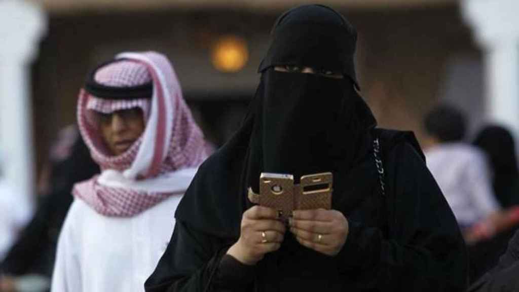 /arabia-saudita-condenan-a-34-anos-de-carcel-a-una-activista-por-twittear-sobre-derechos-de-la-mujer