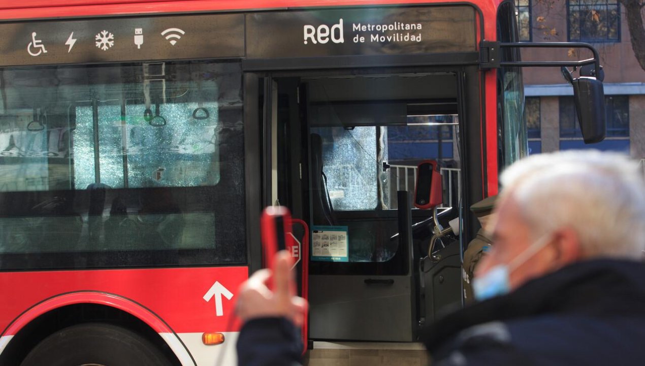 /conductor-de-red-fue-sorprendido-bebiendo-alcohol-iba-con-15-pasajeros-a-bordo