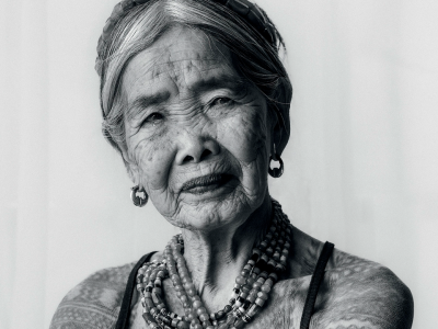 /tatuadora-filipina-de-106-anos-se-convierte-en-portada-de-vogue