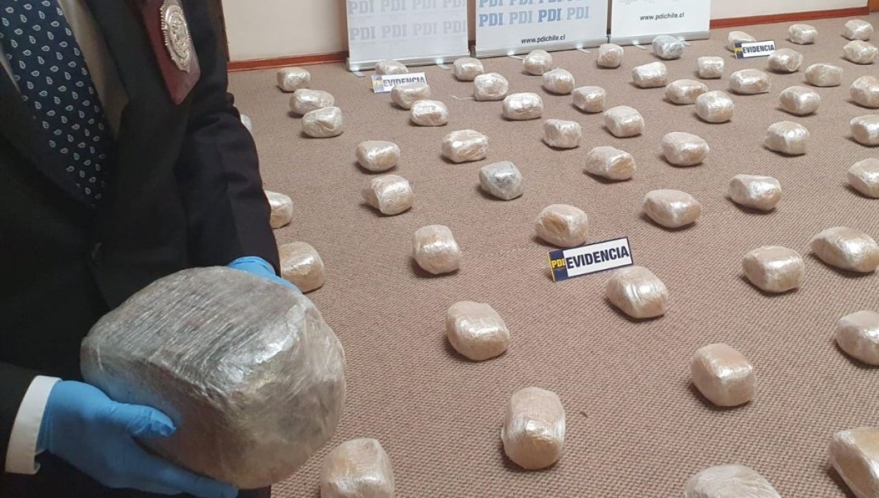 /extranjeros-viajaban-con-mas-de-110-kilos-de-droga-en-la-ruta-5