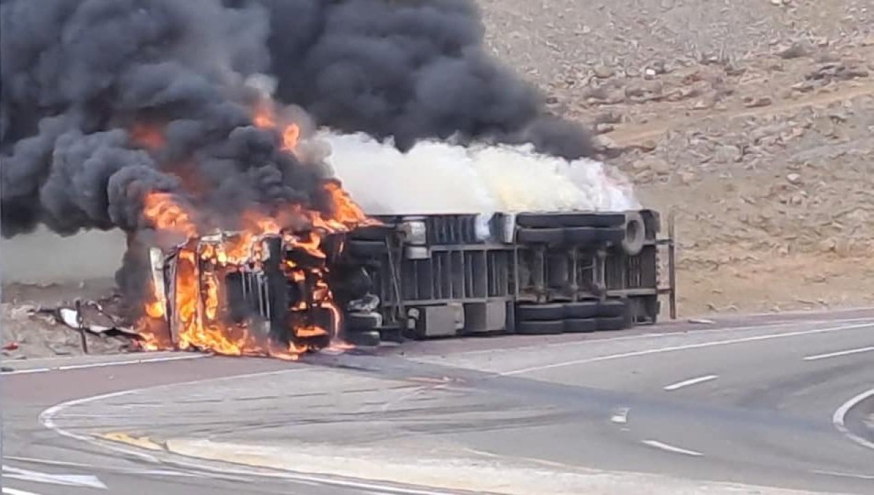 /un-fallecido-tras-fatal-volcamiento-de-camion-en-cuesta-paposo